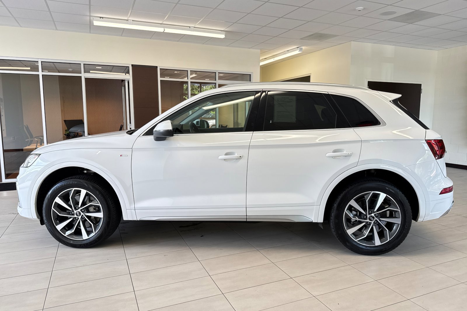 2024 Audi Q5 S line Premium Plus photo 5