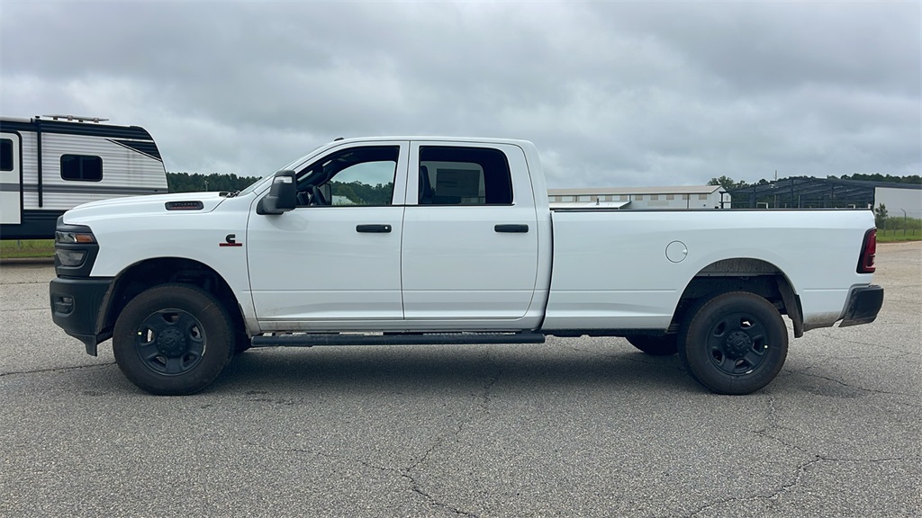 2026 Ram 3500 Tradesman photo 4