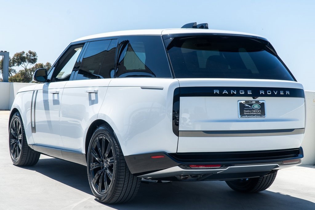 2025 Land Rover Range Rover SE photo 3