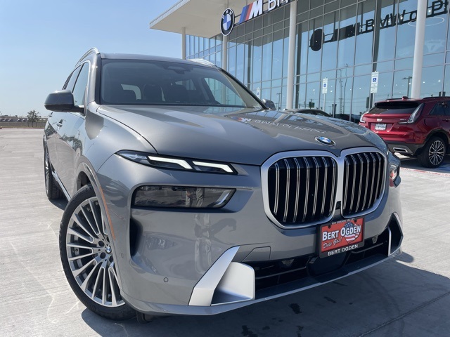 2026 BMW X7 40i's photo