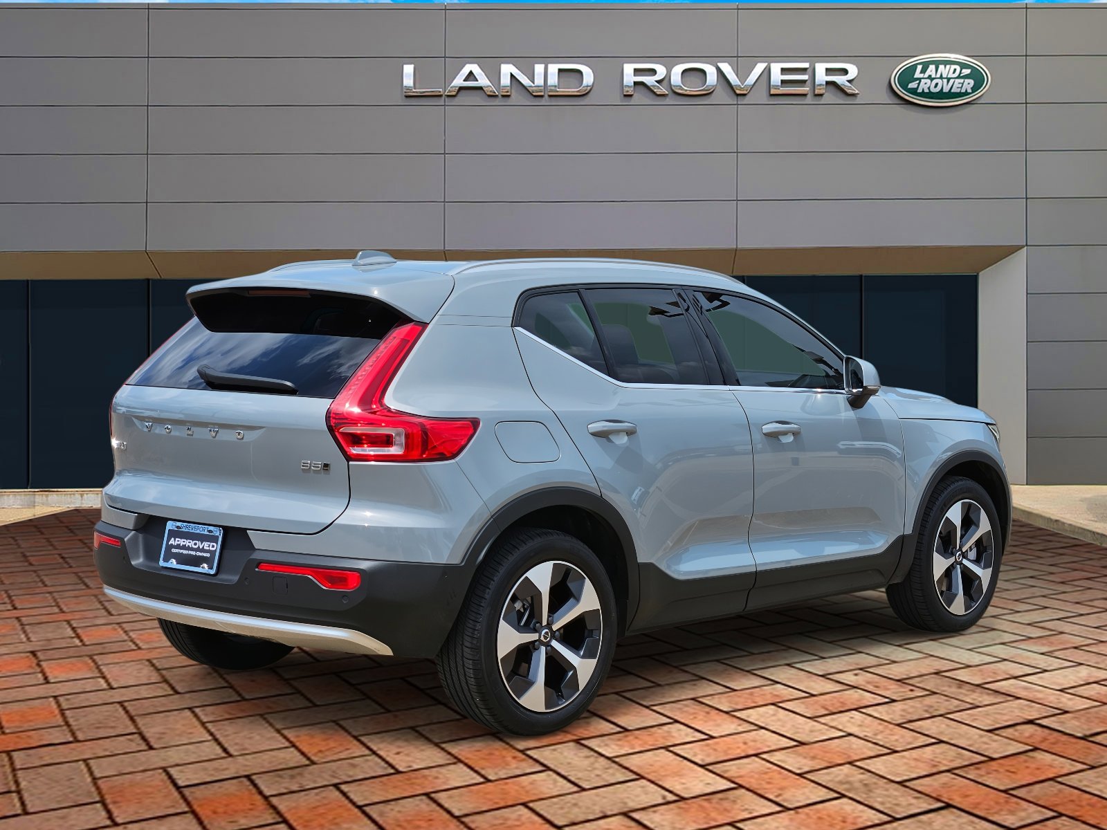 2025 Volvo XC40 Plus photo 4