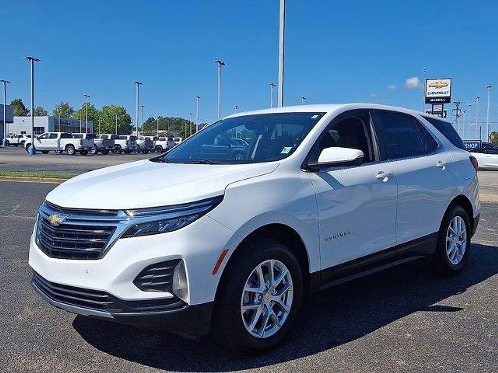 2024 Chevrolet Equinox LT photo 2