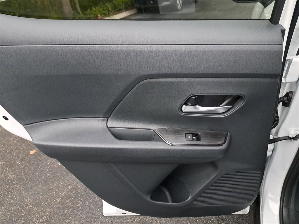 2026 Nissan Kicks SV photo 13