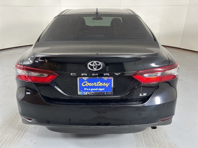 2022 Toyota Camry LE photo 6