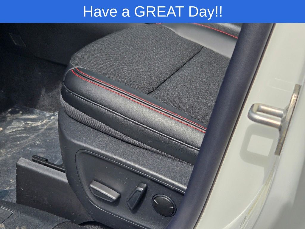 2025 Ford Escape Hybrid ST-Line Select photo 22