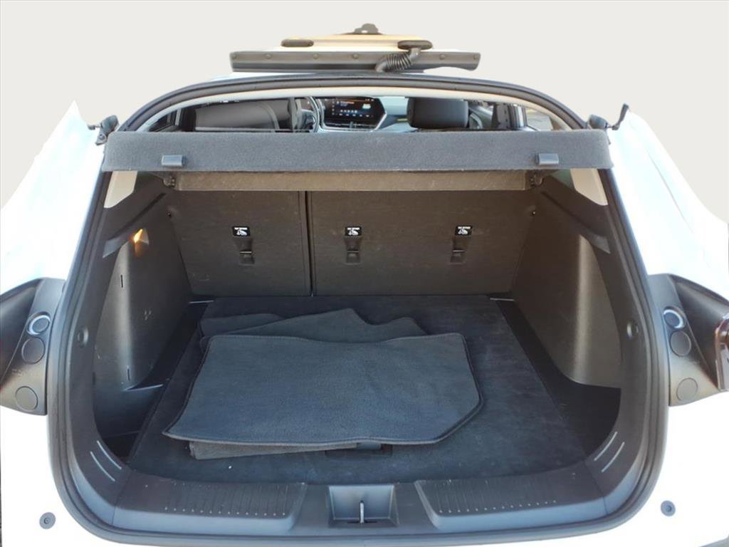 2025 Chevrolet Trax LT photo 14