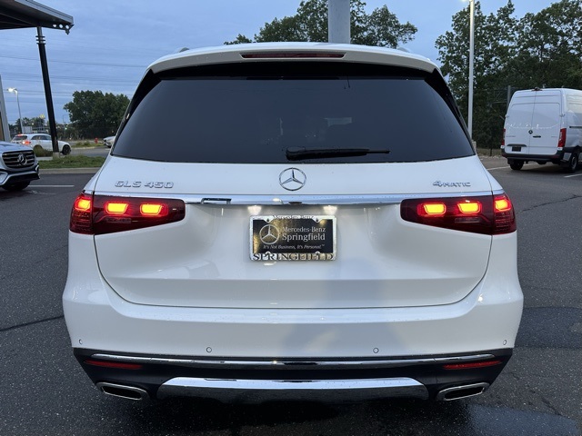 2026 Mercedes Benz GLS 450 4MATIC photo 4