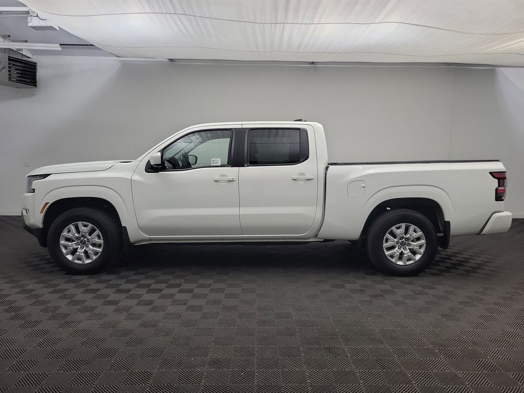 2022 Nissan Frontier SV photo 2