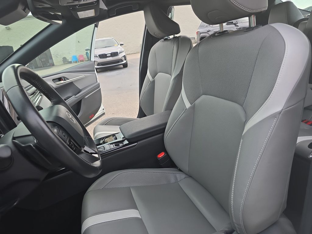2025 Toyota Camry SE photo 14
