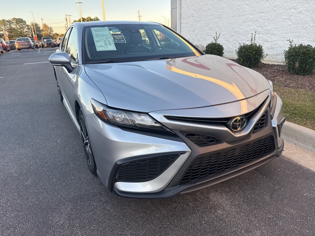 2023 Toyota Camry SE's photo