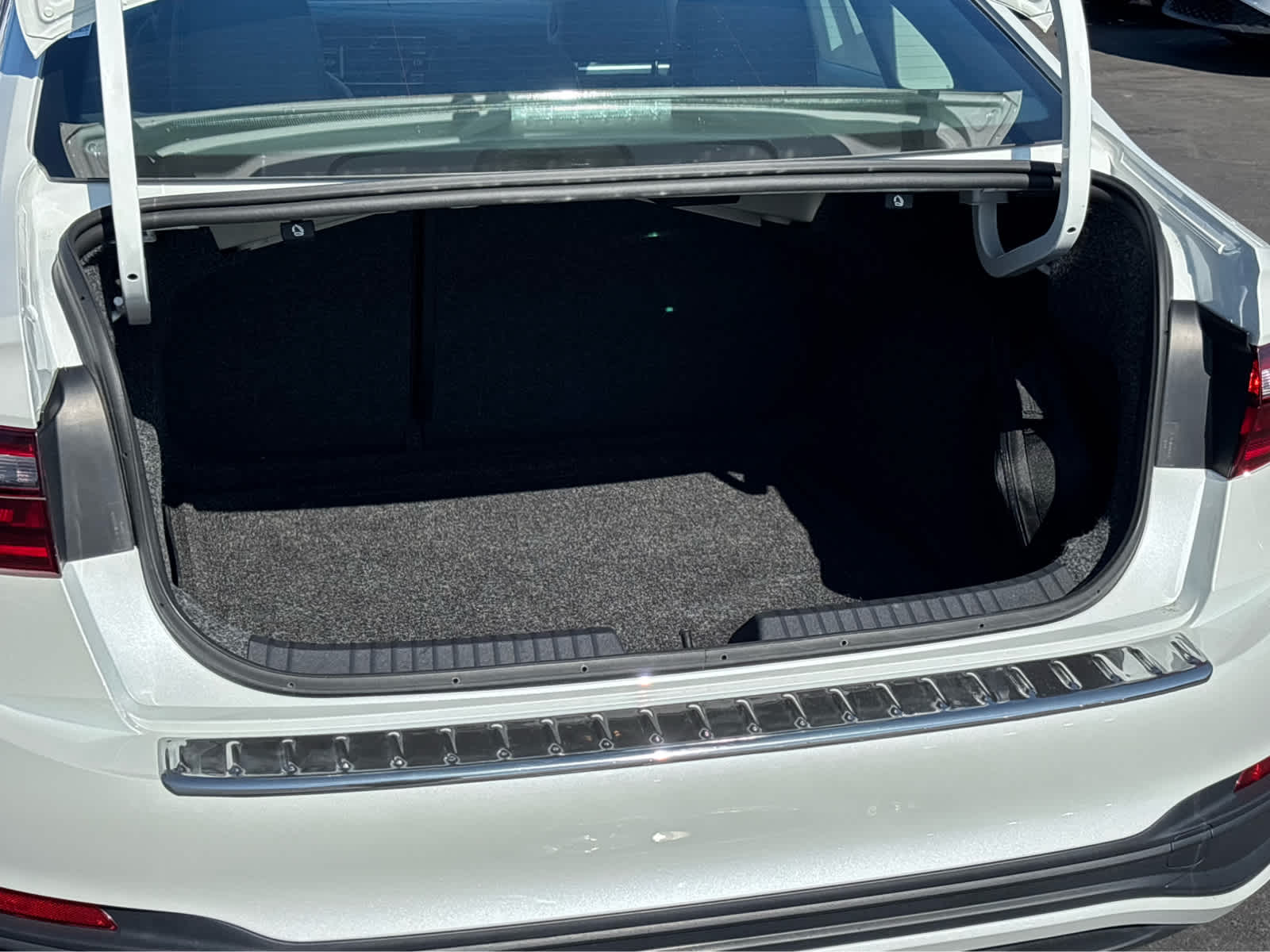 2024 Volkswagen Jetta SE photo 4