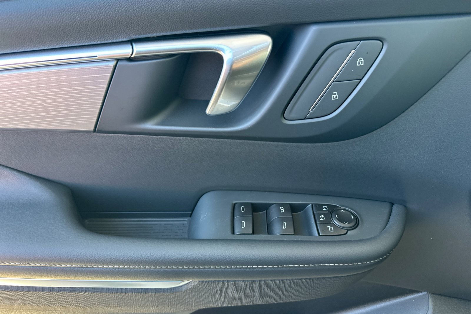 2026 Buick Enclave Preferred photo 9