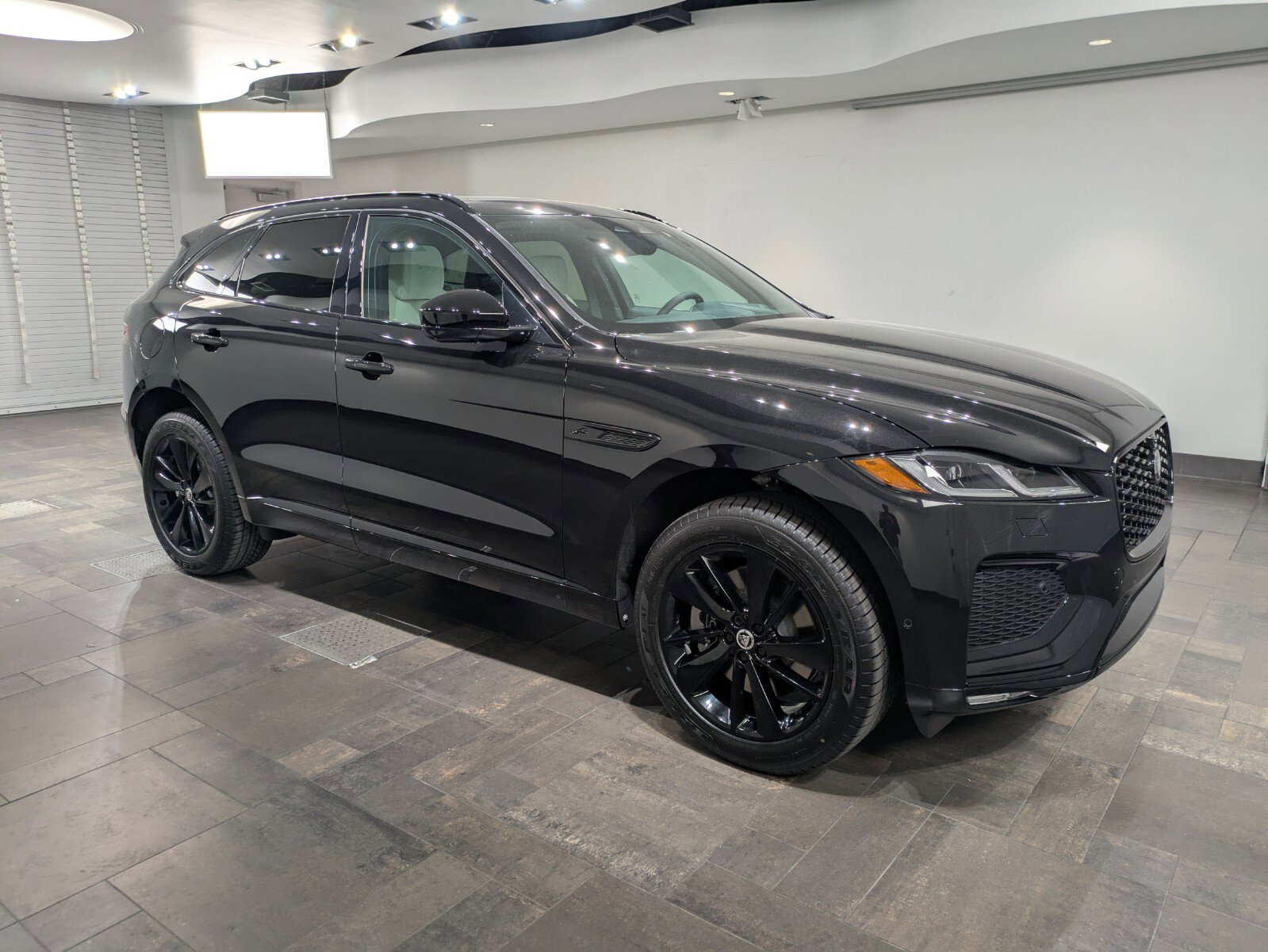 2026 Jaguar F-PACE P250 R-Dynamic S photo 28
