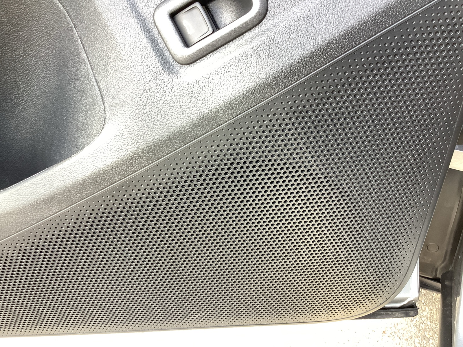 2025 Volkswagen Tiguan SE photo 23