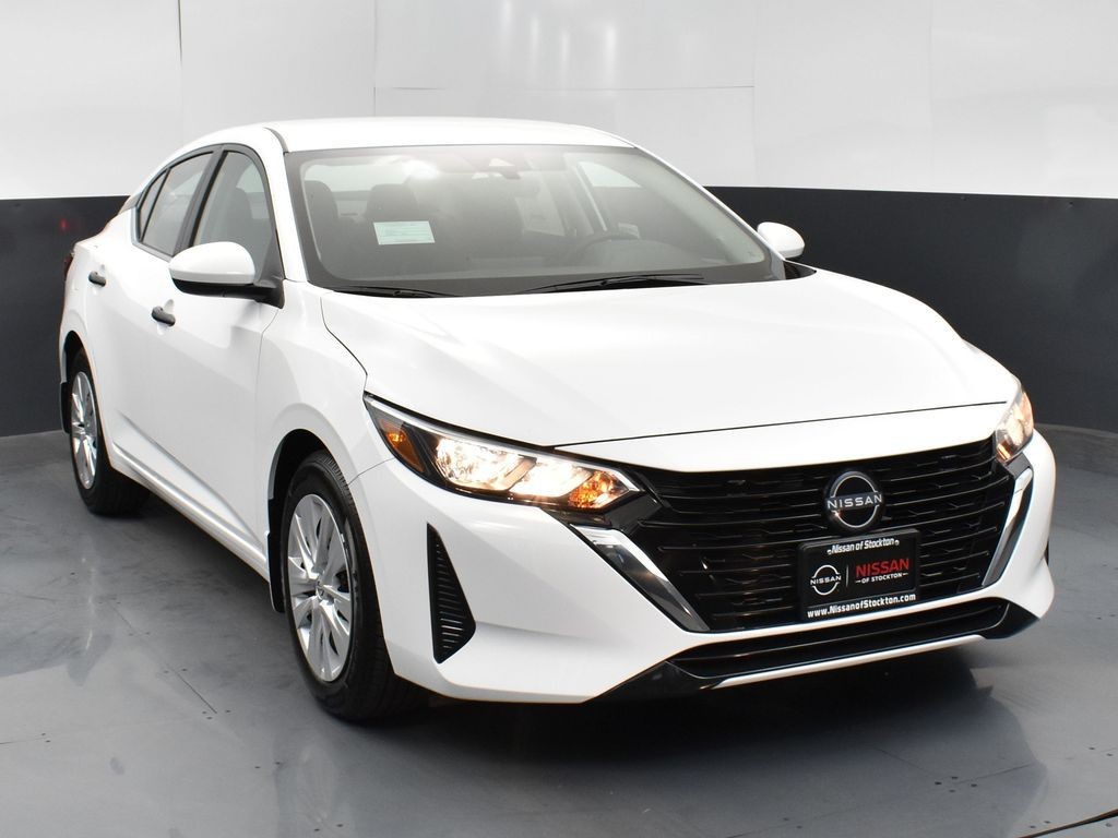 2025 Nissan Sentra S's photo