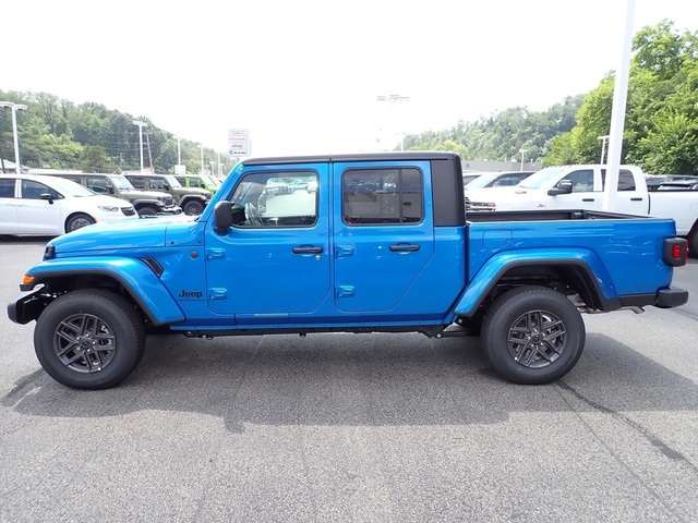 2025 Jeep Gladiator Sport S photo 2