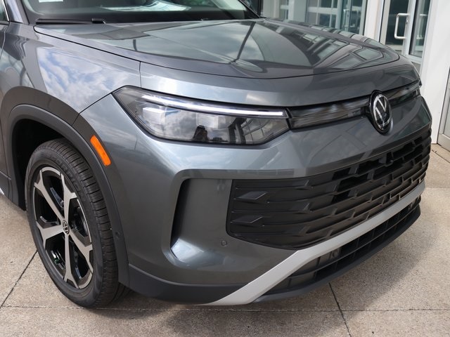 2026 Volkswagen Tiguan SE photo 2