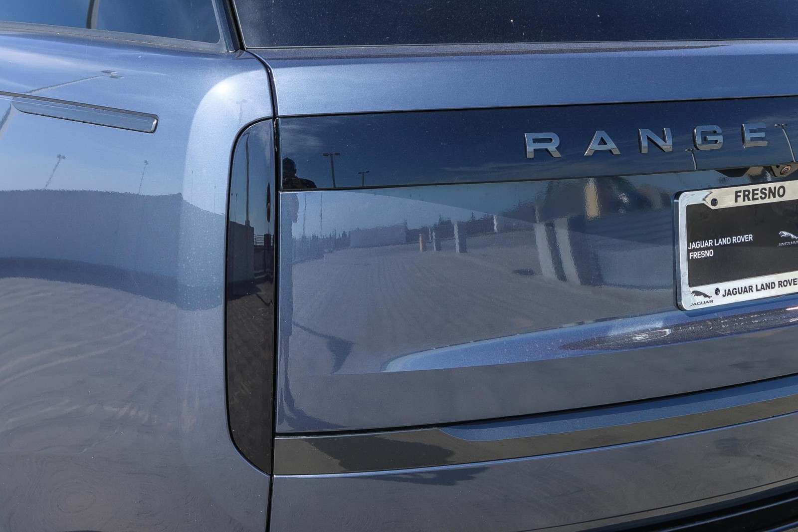 2025 Land Rover Range Rover SE photo 7