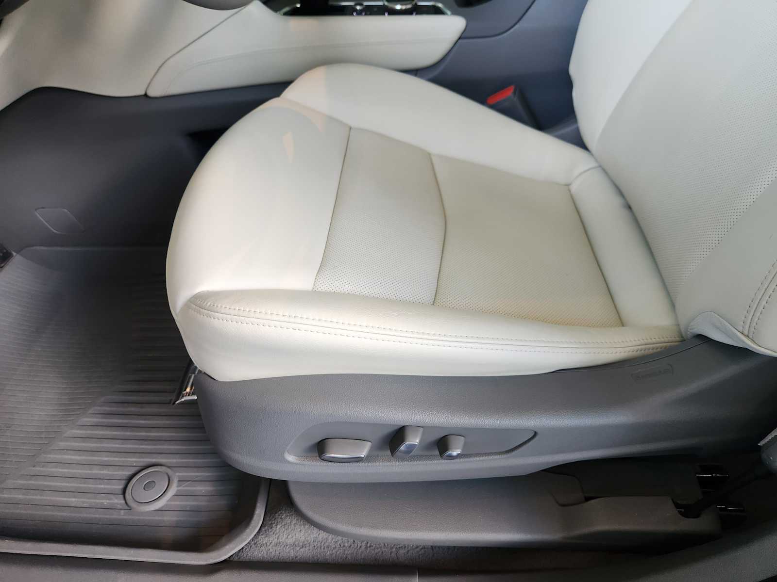 2025 Cadillac XT6 Premium Luxury photo 18