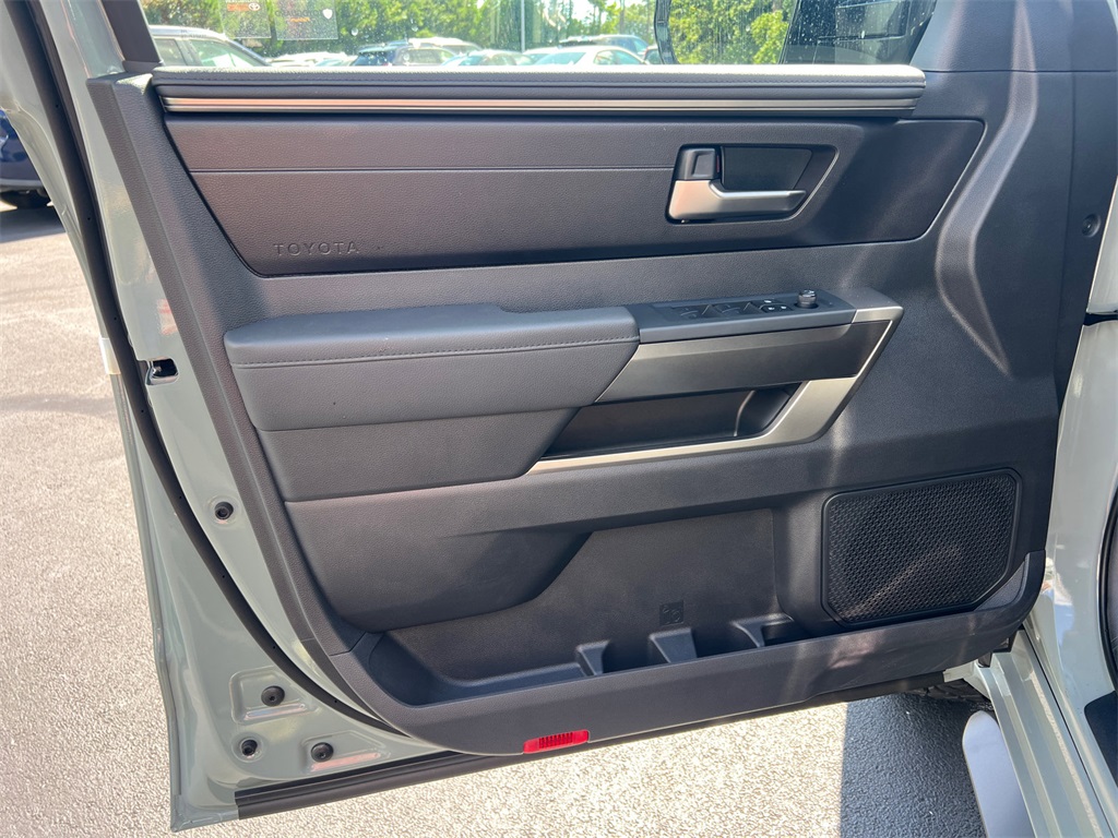 2025 Toyota Tundra SR5 CrewMax photo 10