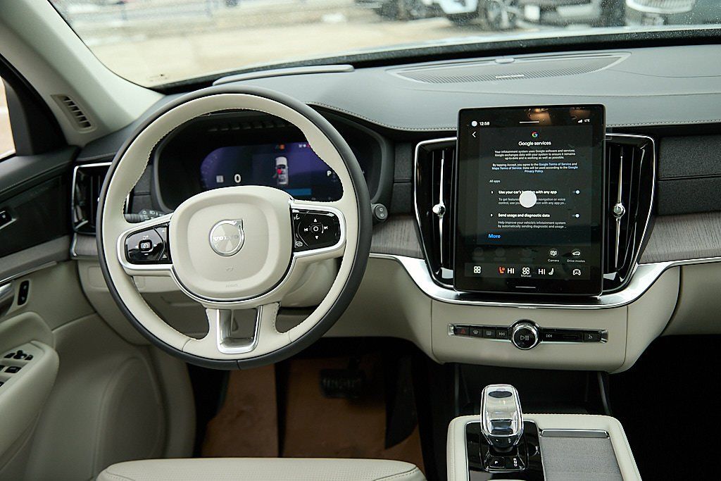 2026 VOLVO XC90 - Image 27