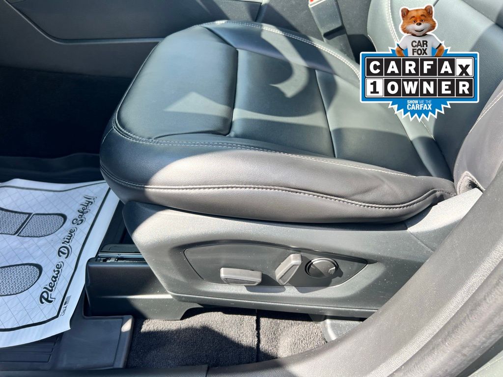 2023 Ford Explorer XLT photo 2