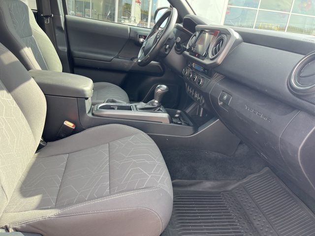 2017 Toyota Tacoma TRD Sport photo 23