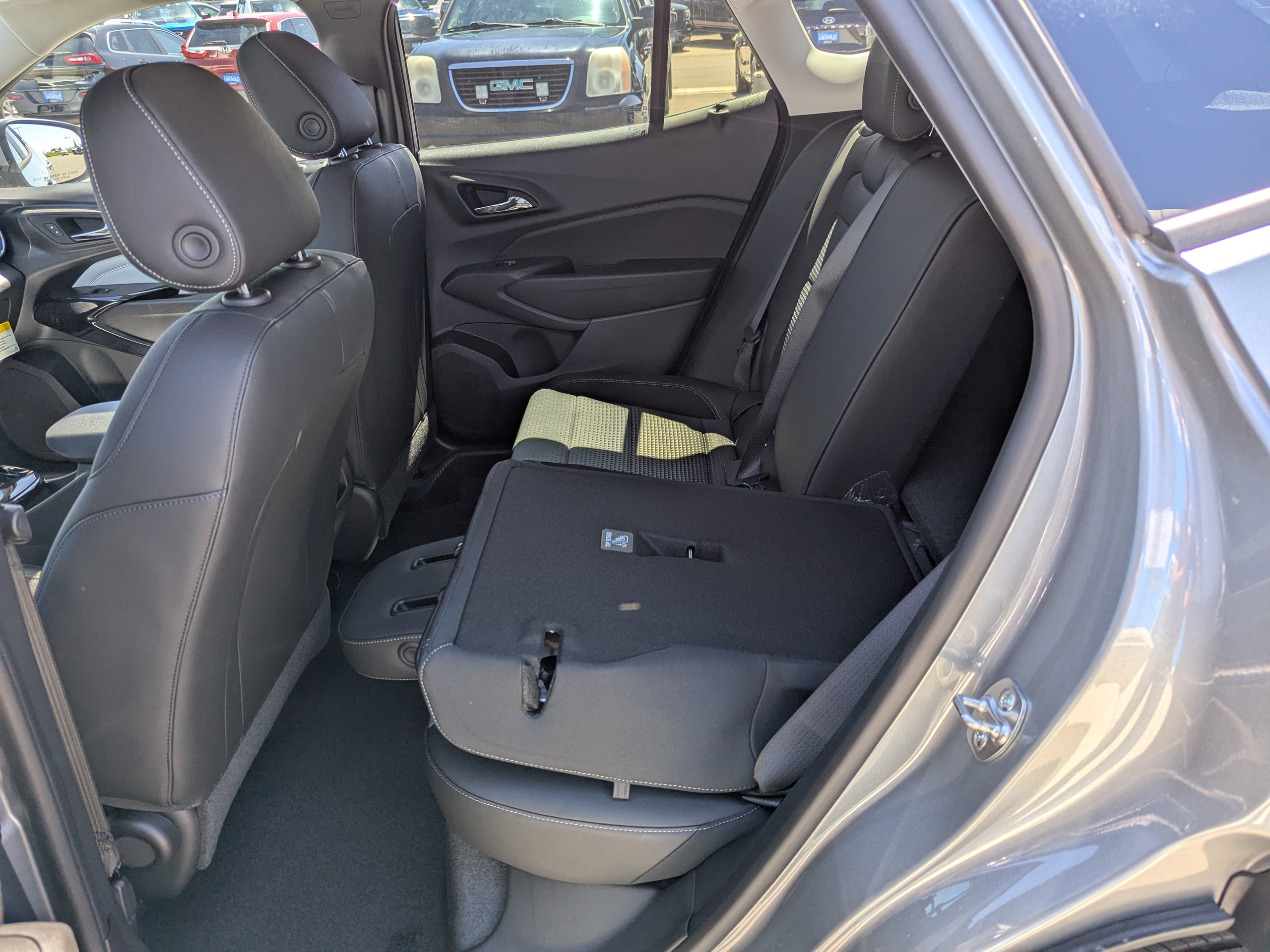 2025 Chevrolet Trax LT photo 25