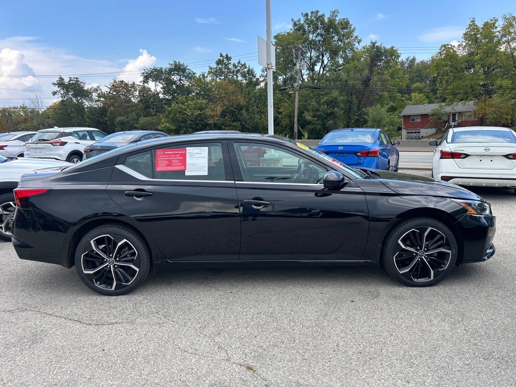 2023 Nissan Altima 2.5 SR photo 2