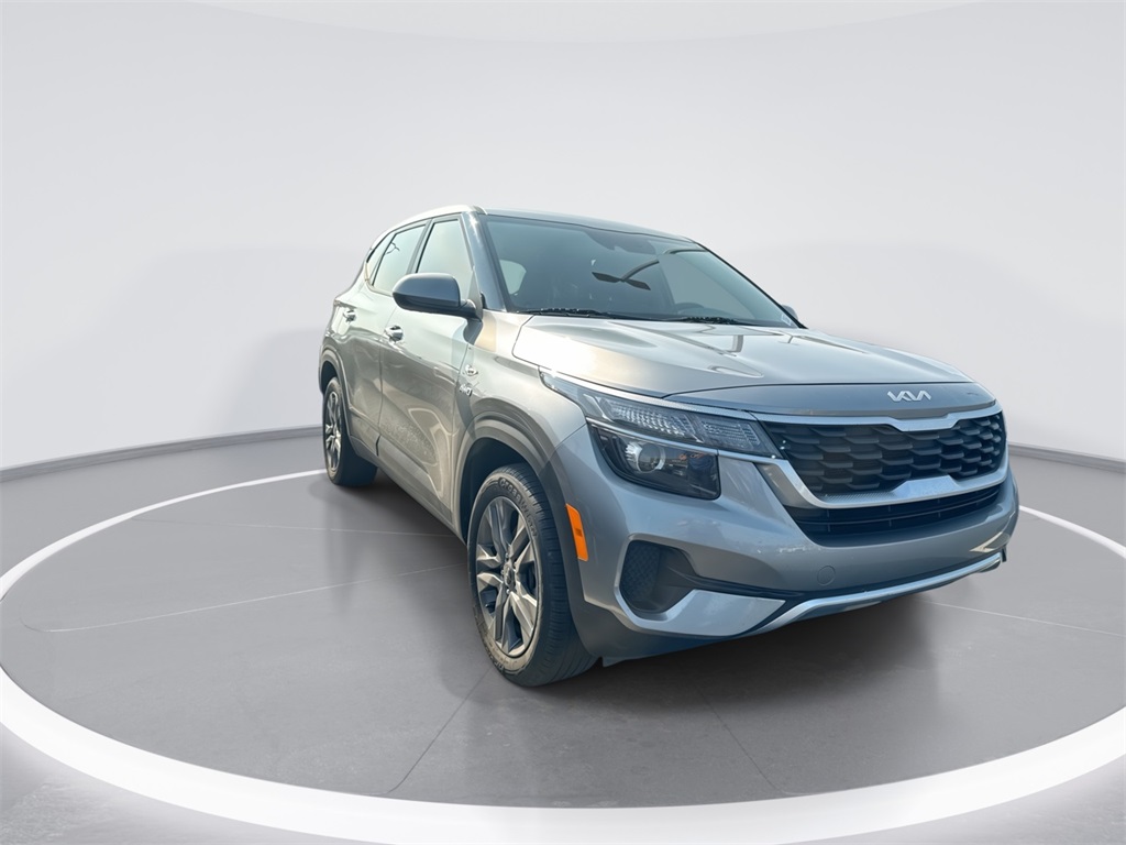 2022 Kia Seltos LX photo 2