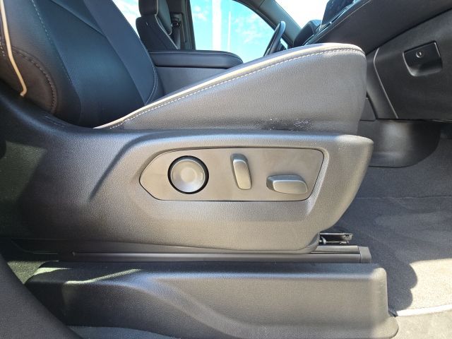 2023 Gmc Yukon SLT photo 16