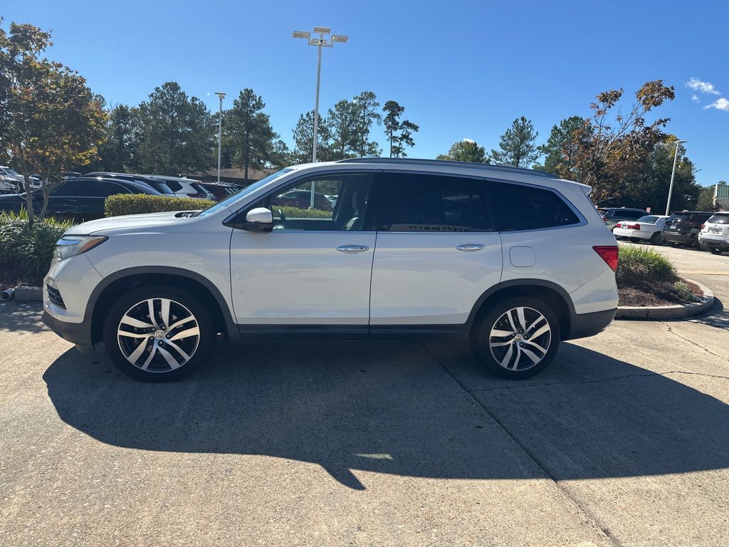 2017 Honda Pilot Touring photo 2