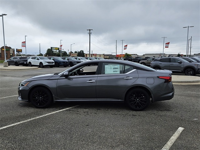 2025 Nissan Altima 2.5 SV photo 3