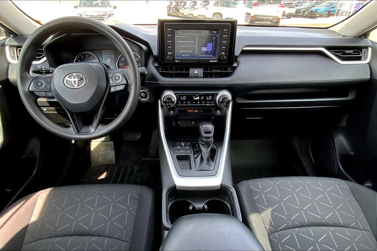 2021 Toyota RAV4 XLE photo 14