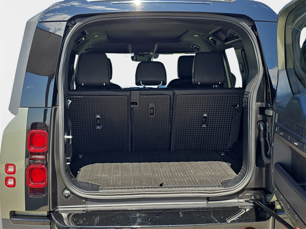 2022 Land Rover Defender 110 S photo 12