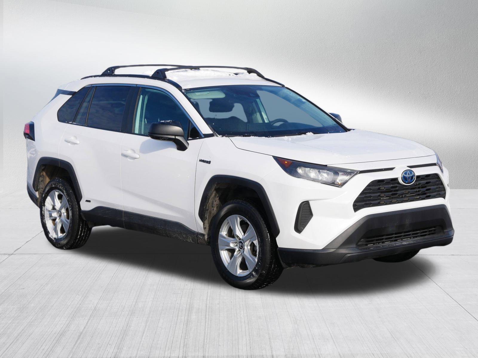 2020 Toyota RAV4 LE's photo