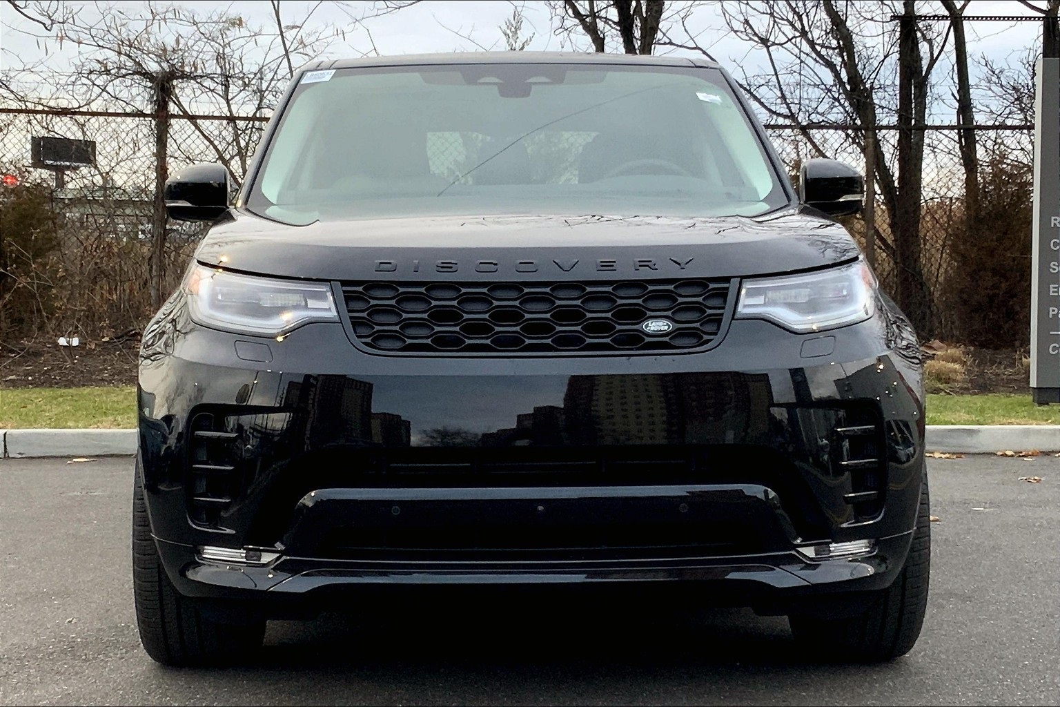 2025 Land Rover Discovery SE photo 3