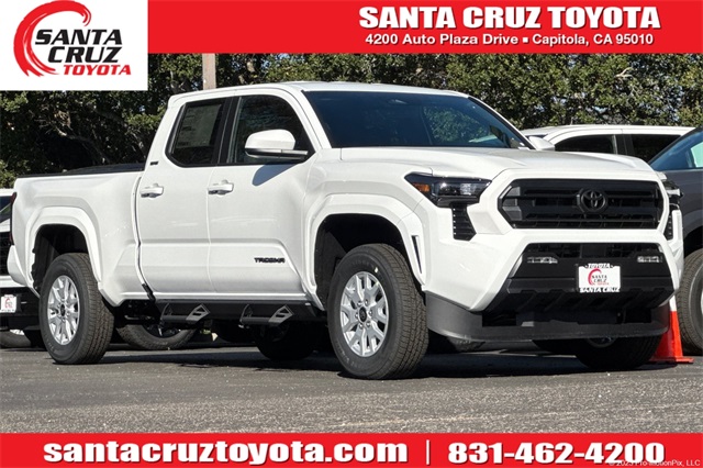 2025 Toyota Tacoma SR5's photo