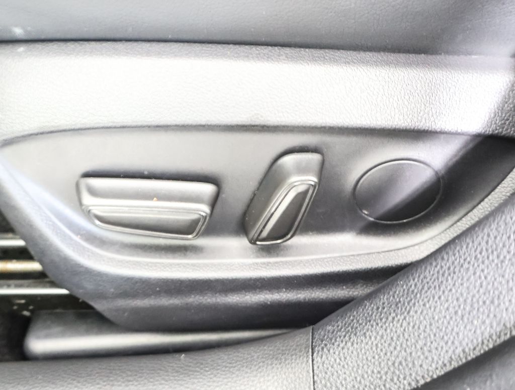 2024 Toyota Corolla XLE LE Premium SE photo 9