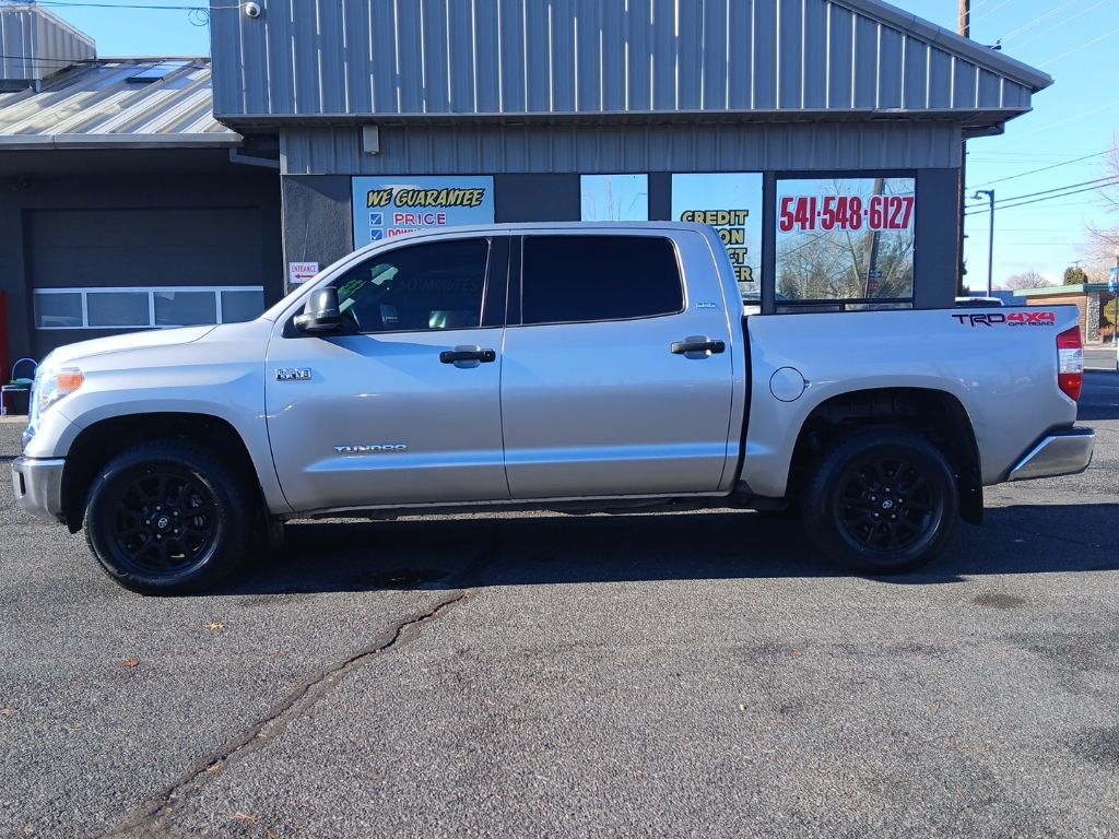 2017 Toyota Tundra SR5 photo 2