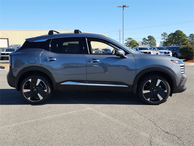 2025 Nissan Kicks SR photo 2
