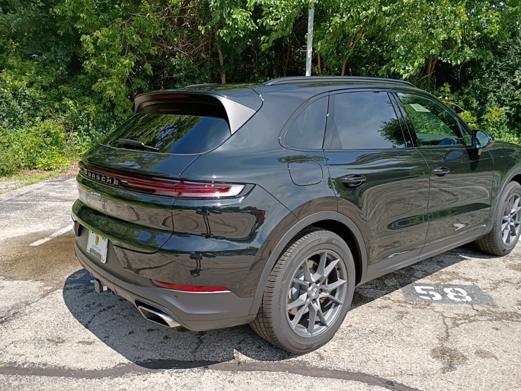 2025 Porsche Cayenne photo 11