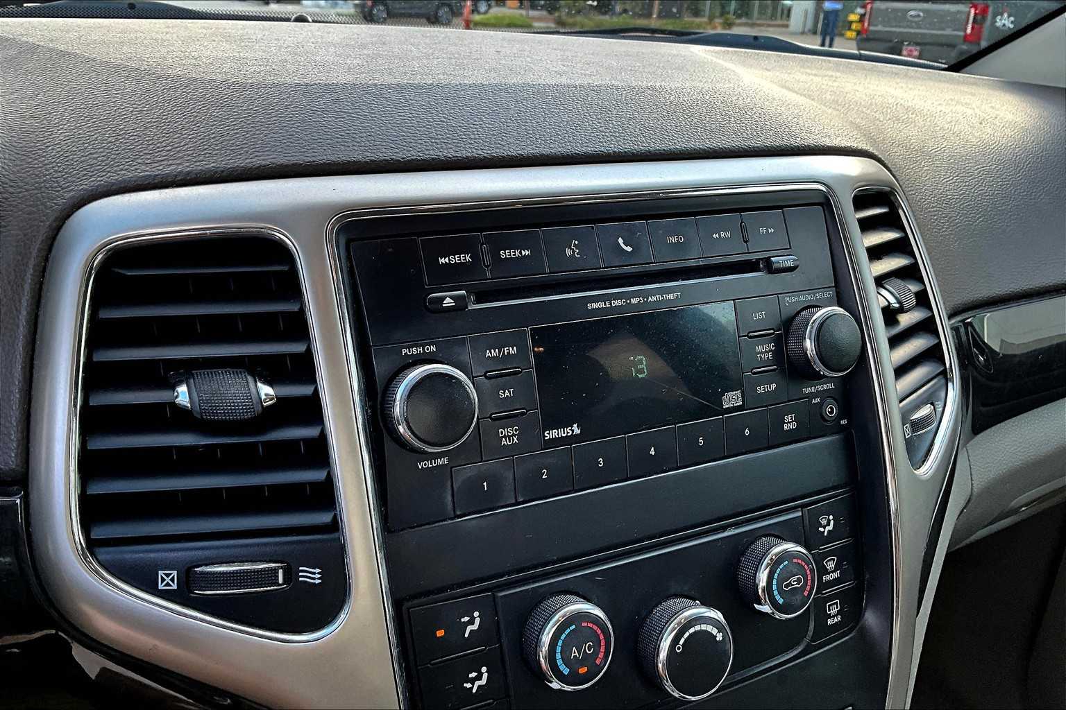 2012 Jeep Grand Cherokee Laredo photo 25