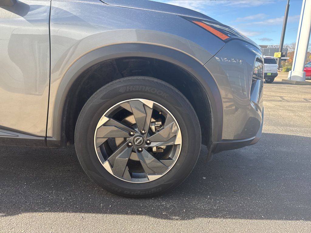 2024 Nissan Rogue SV photo 4