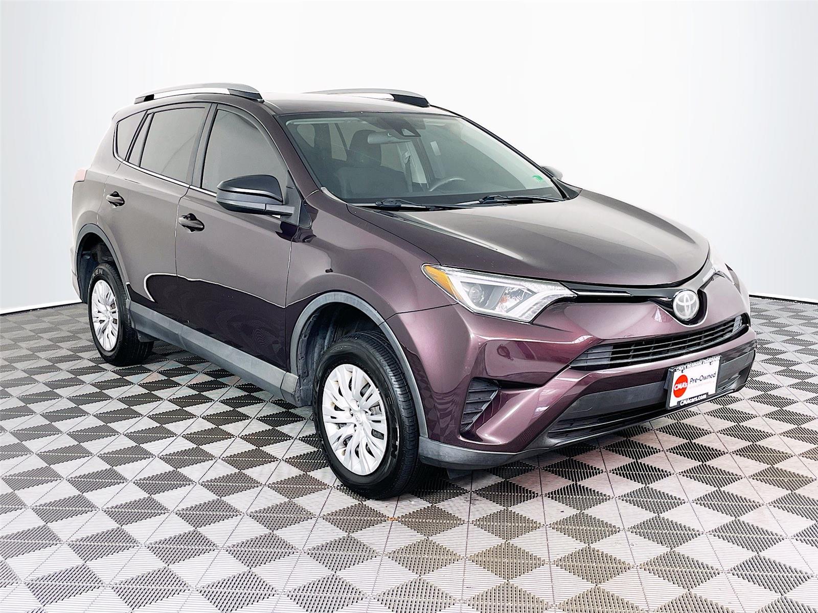 2017 Toyota RAV4 LE's photo