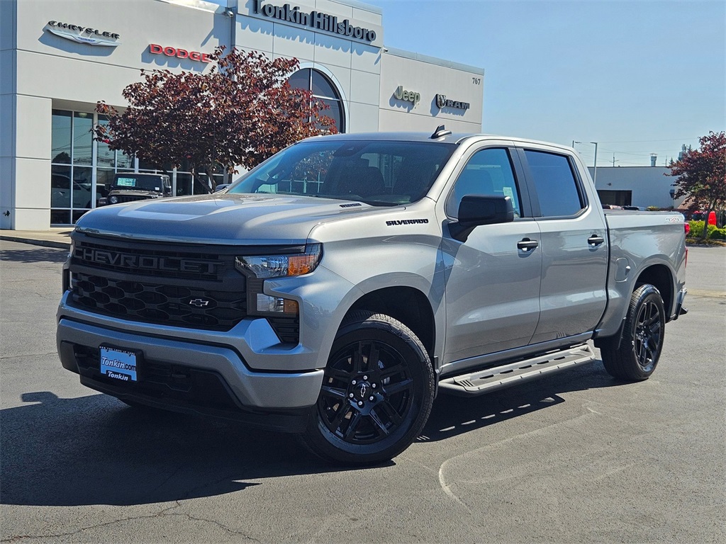 2024 Chevrolet Silverado 1500 Custom photo 2