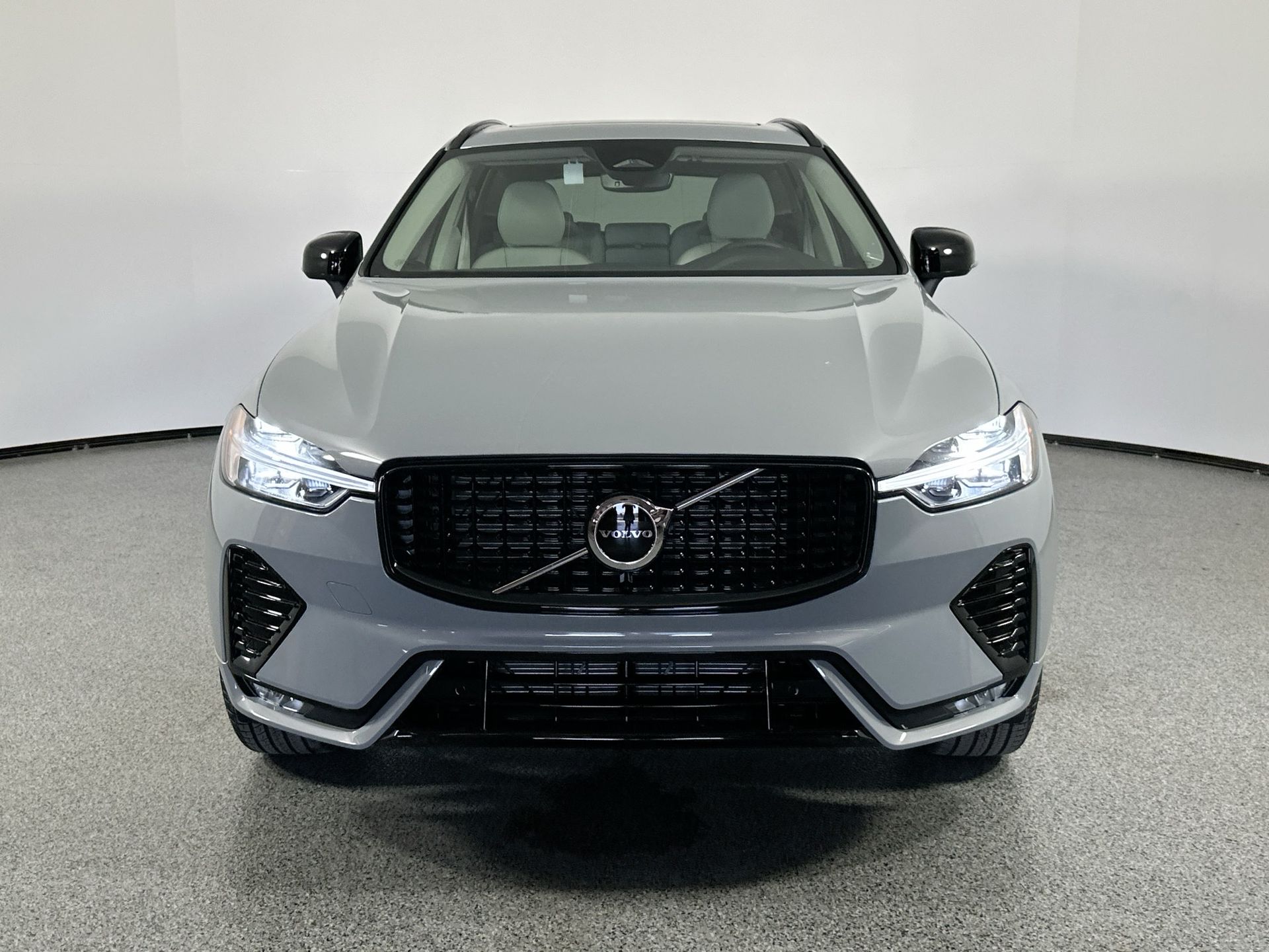 2025 Volvo XC40 AWD Core photo 2
