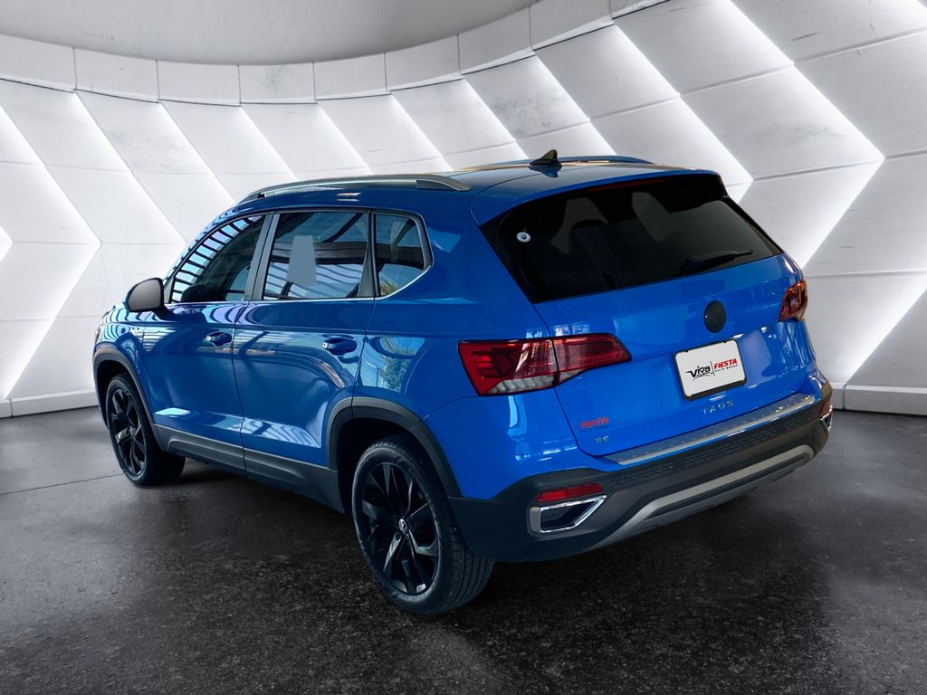2022 Volkswagen Taos SE photo 4
