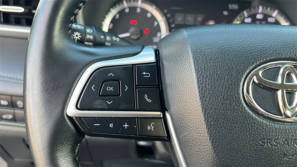 2024 Toyota Highlander LE photo 18