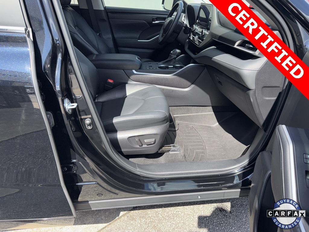2023 Toyota Highlander XLE photo 2